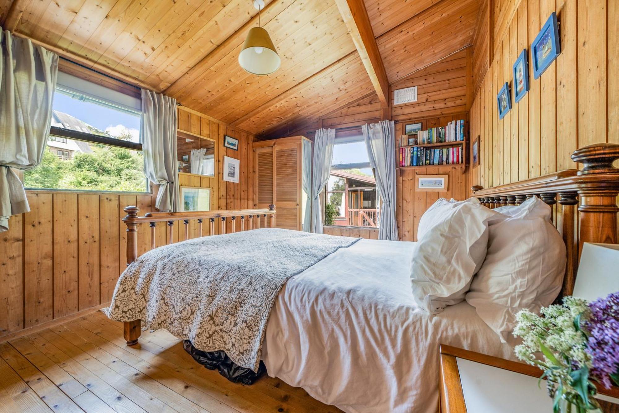 Chalet Scandinavian Style In Rock Wadebridge