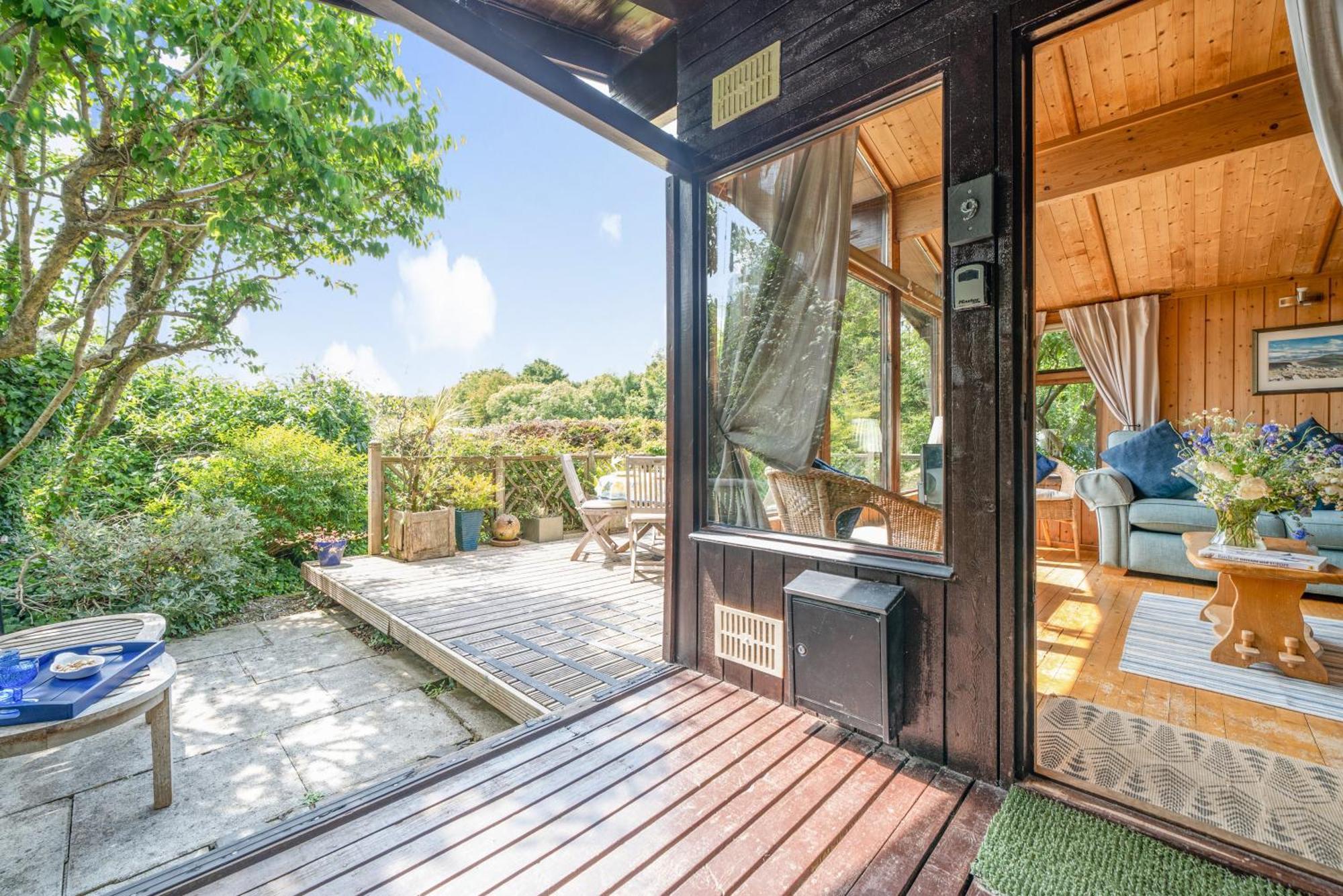 Chalet Scandinavian Style In Rock Wadebridge